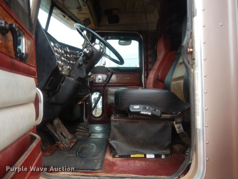 image for item HG9615 1998 Peterbilt 379  semi truck