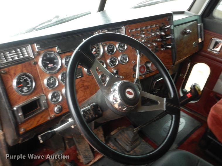 image for item HG9615 1998 Peterbilt 379  semi truck