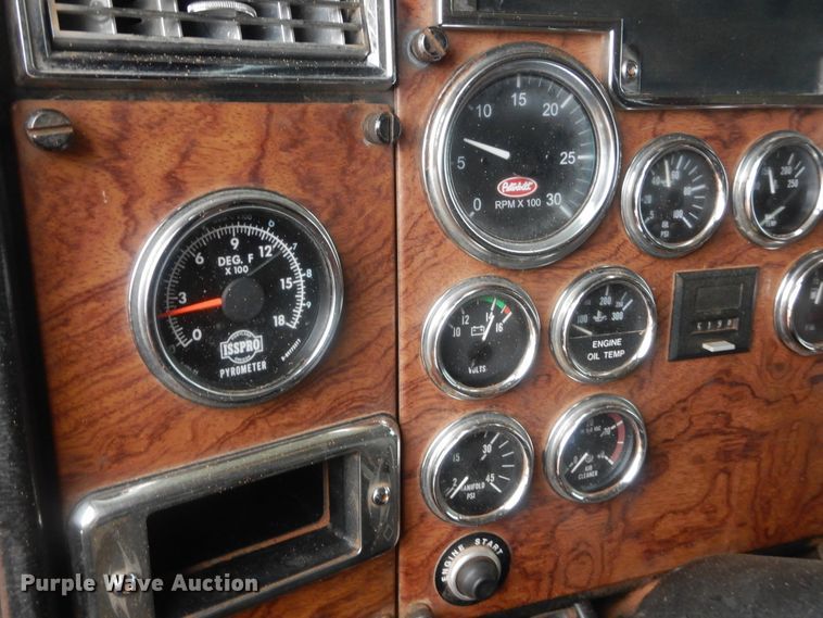 image for item HG9615 1998 Peterbilt 379  semi truck