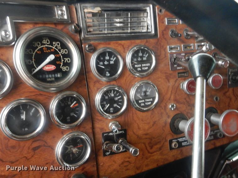 image for item HG9615 1998 Peterbilt 379  semi truck