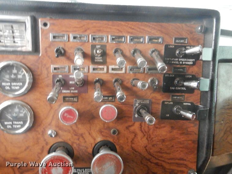 image for item HG9615 1998 Peterbilt 379  semi truck