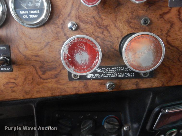 image for item HG9615 1998 Peterbilt 379  semi truck