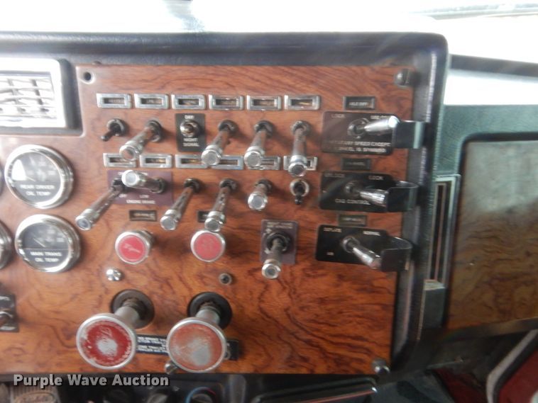 image for item HG9615 1998 Peterbilt 379  semi truck