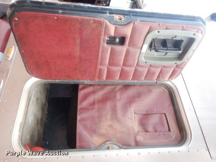 image for item HG9615 1998 Peterbilt 379  semi truck