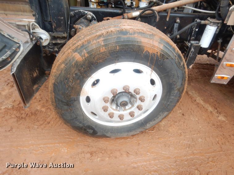 image for item HG9615 1998 Peterbilt 379  semi truck