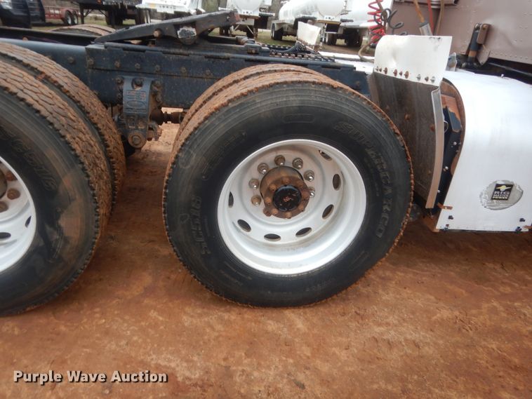 image for item HG9615 1998 Peterbilt 379  semi truck