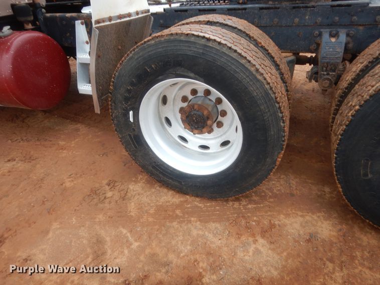 image for item HG9615 1998 Peterbilt 379  semi truck