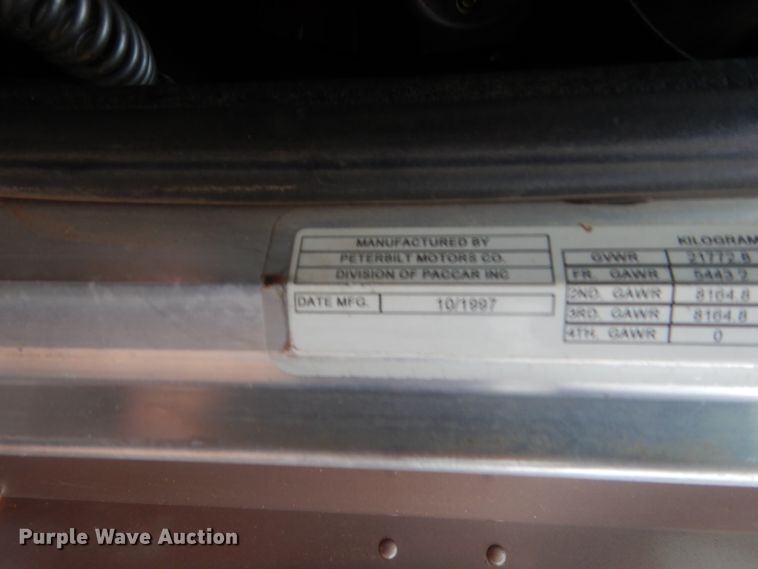 image for item HG9615 1998 Peterbilt 379  semi truck