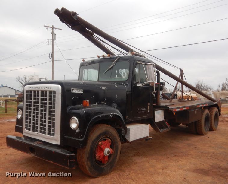 image for item HG9616 1972 International F4370  winch truck