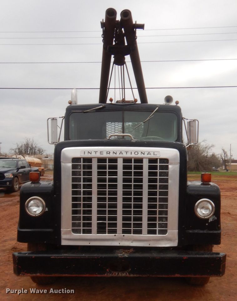 image for item HG9616 1972 International F4370  winch truck