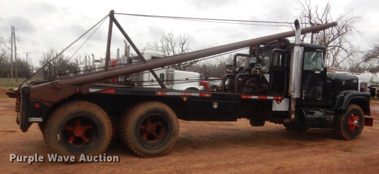 image for item HG9616 1972 International F4370  winch truck