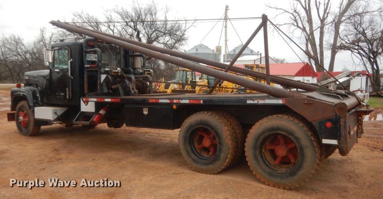 image for item HG9616 1972 International F4370  winch truck