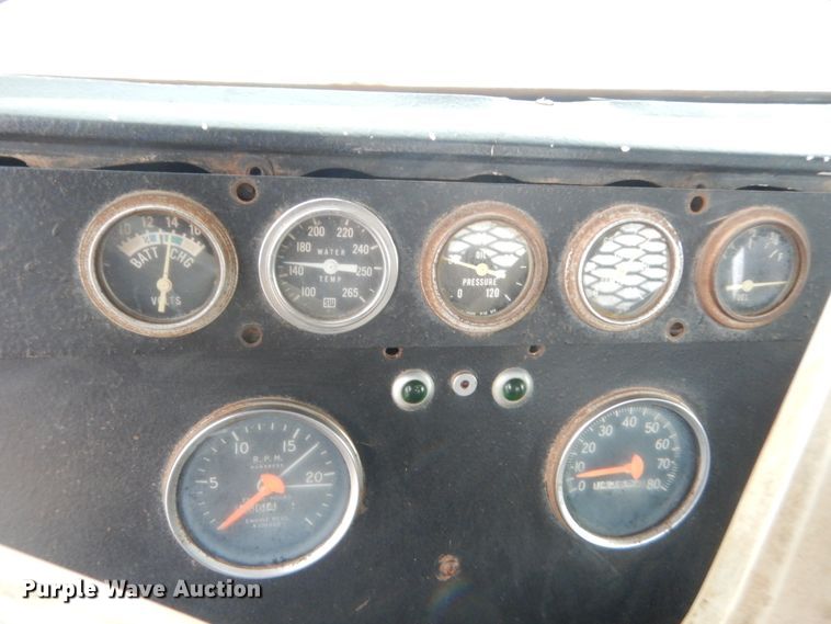 image for item HG9616 1972 International F4370  winch truck