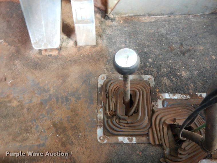 image for item HG9616 1972 International F4370  winch truck