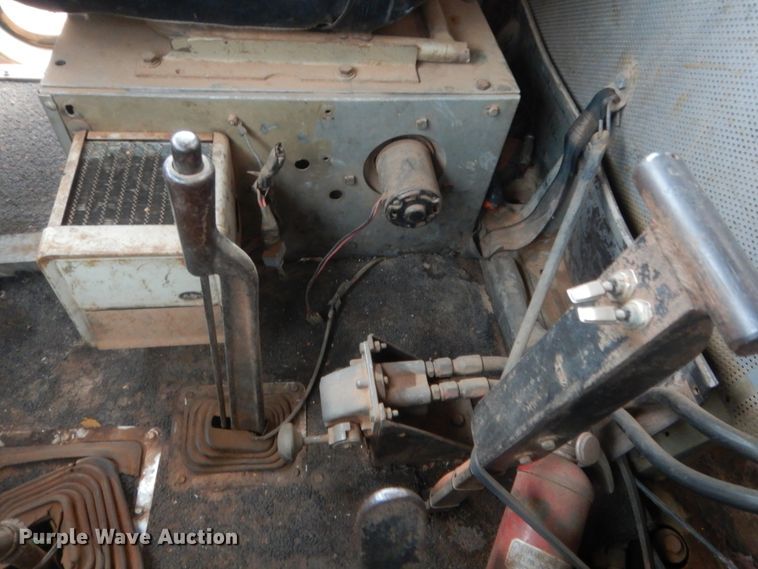 image for item HG9616 1972 International F4370  winch truck