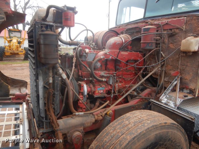 image for item HG9616 1972 International F4370  winch truck