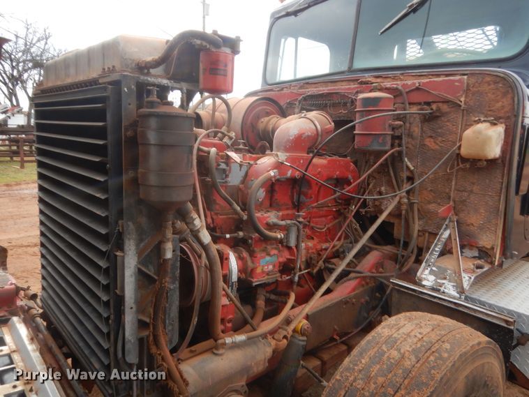 image for item HG9616 1972 International F4370  winch truck