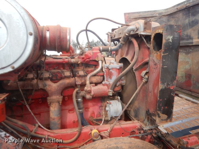 image for item HG9616 1972 International F4370  winch truck