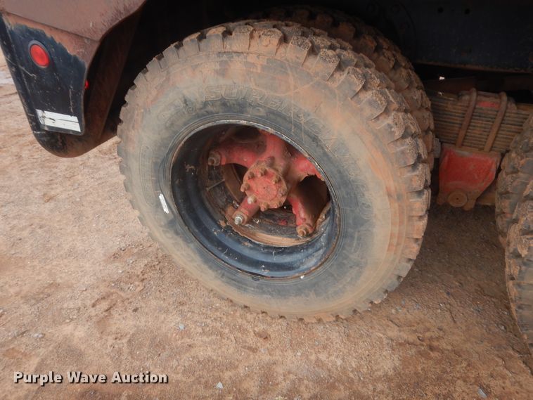 image for item HG9616 1972 International F4370  winch truck