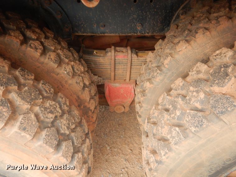 image for item HG9616 1972 International F4370  winch truck