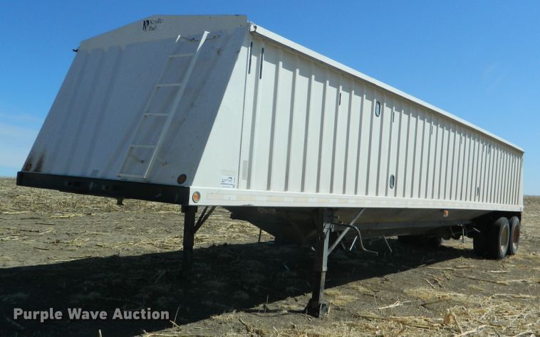 image for item DF4696 2002 Neville grain trailer