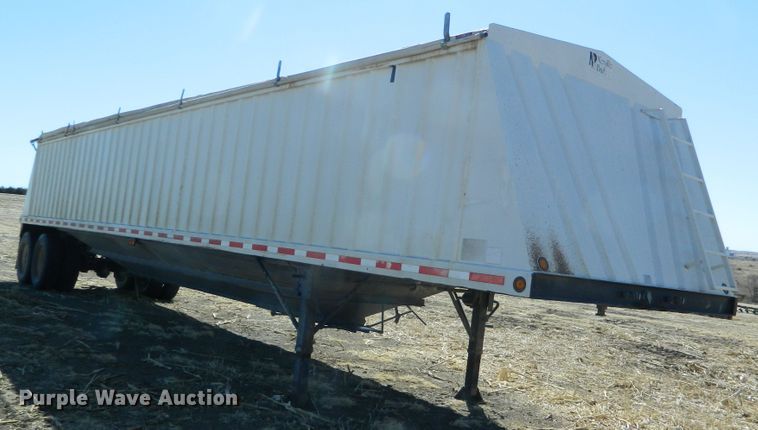 image for item DF4696 2002 Neville grain trailer