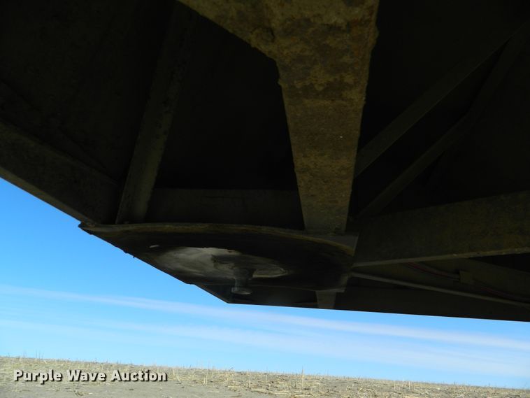 image for item DF4696 2002 Neville grain trailer