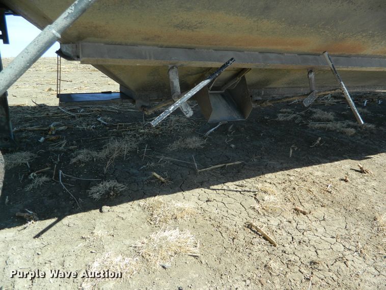 image for item DF4696 2002 Neville grain trailer