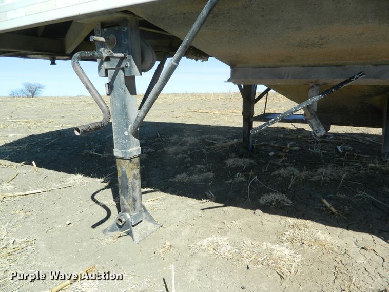image for item DF4696 2002 Neville grain trailer