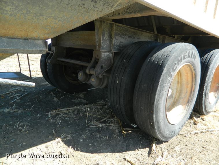 image for item DF4696 2002 Neville grain trailer