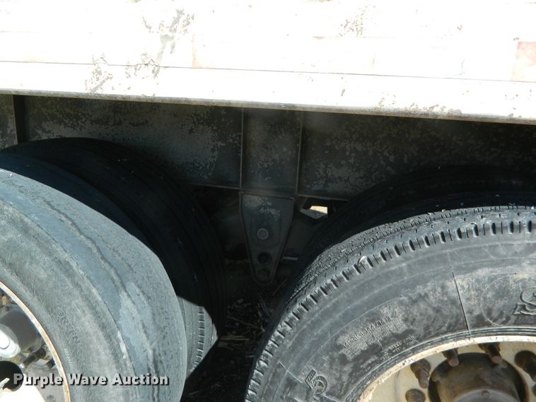 image for item DF4696 2002 Neville grain trailer