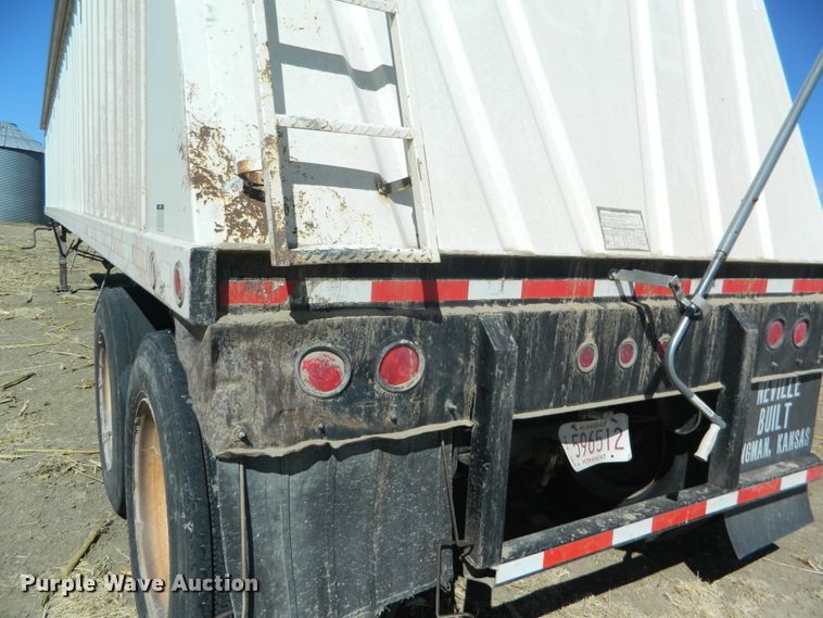 image for item DF4696 2002 Neville grain trailer