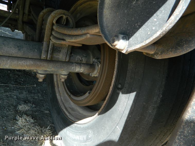 image for item DF4696 2002 Neville grain trailer