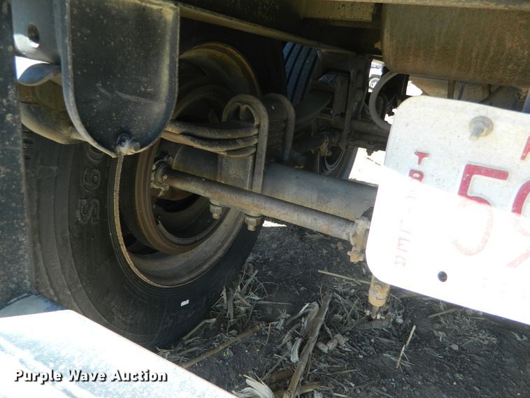 image for item DF4696 2002 Neville grain trailer