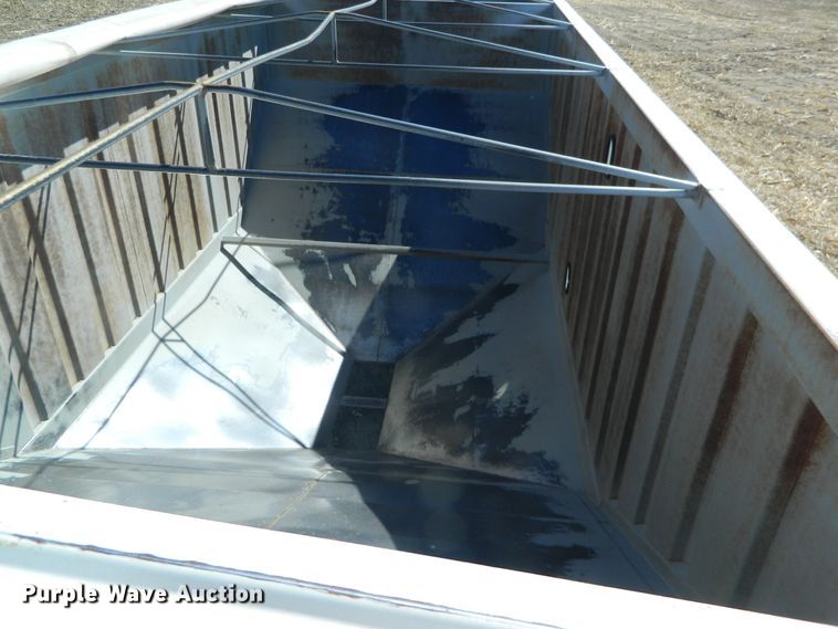 image for item DF4696 2002 Neville grain trailer