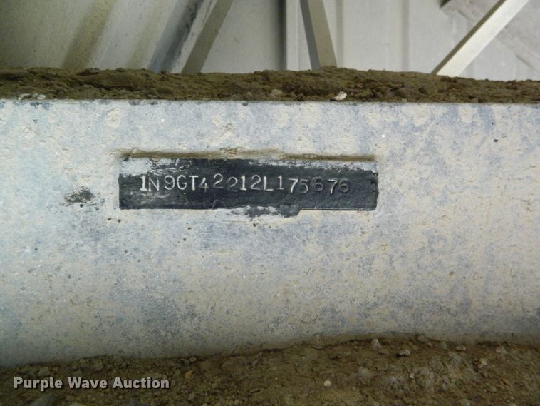 image for item DF4696 2002 Neville grain trailer