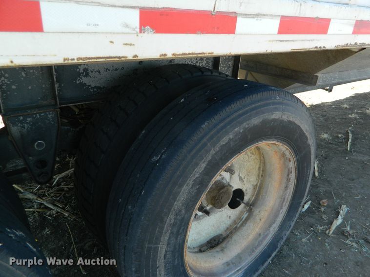 image for item DF4696 2002 Neville grain trailer