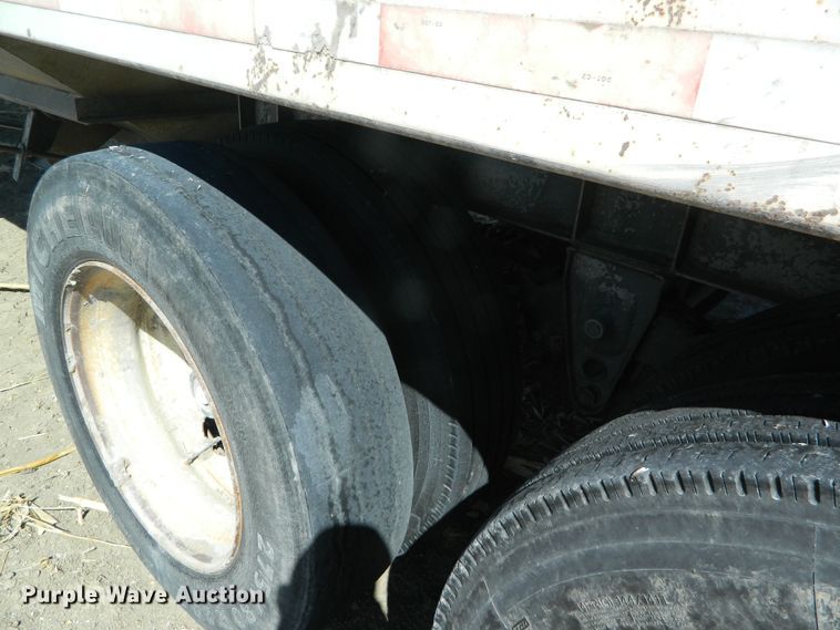 image for item DF4696 2002 Neville grain trailer