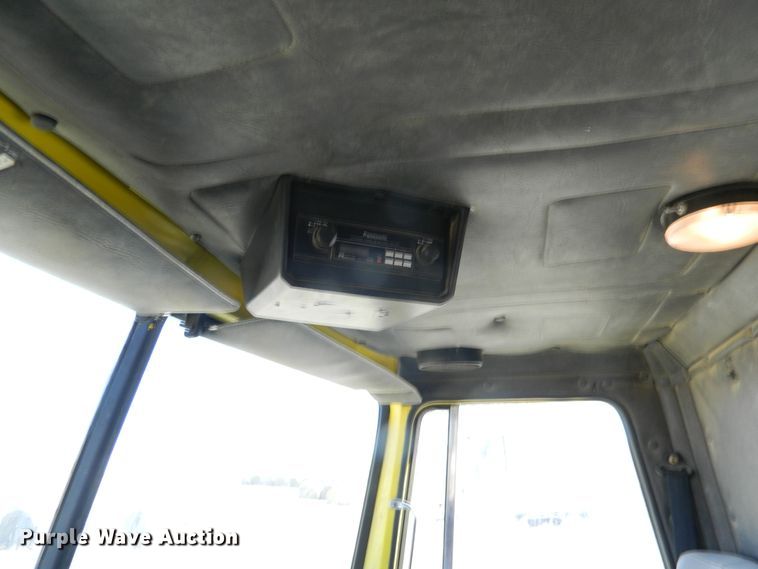 image for item DF4697 1992 White GMC  semi truck