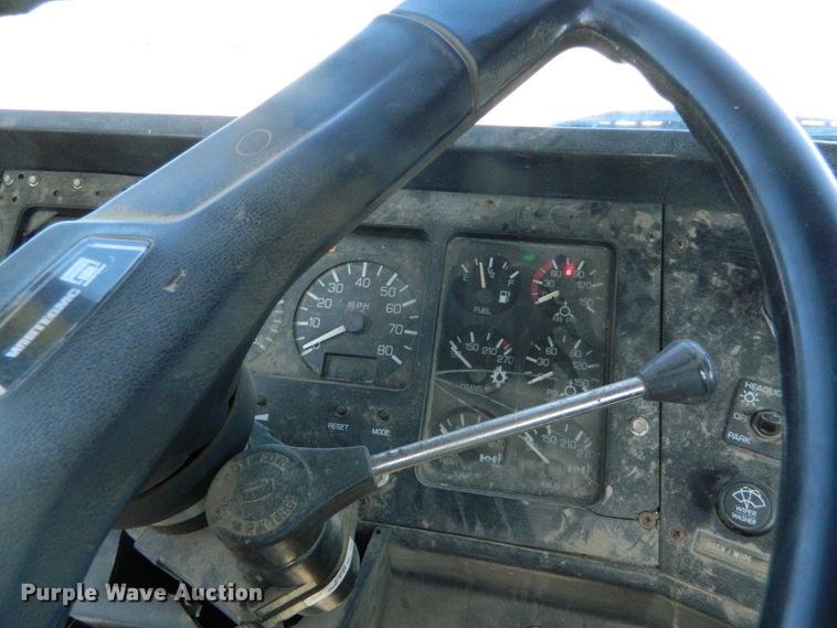 image for item DF4697 1992 White GMC  semi truck