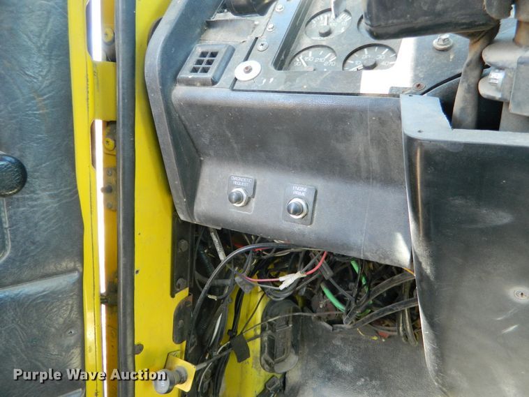 image for item DF4697 1992 White GMC  semi truck