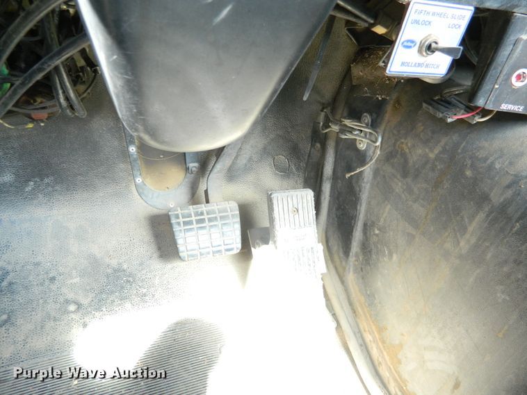 image for item DF4697 1992 White GMC  semi truck