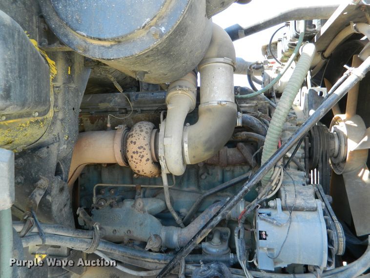 image for item DF4697 1992 White GMC  semi truck