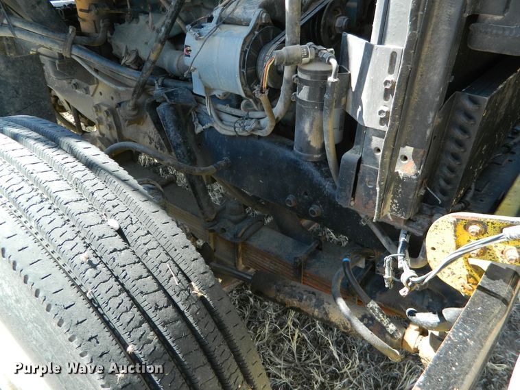 image for item DF4697 1992 White GMC  semi truck