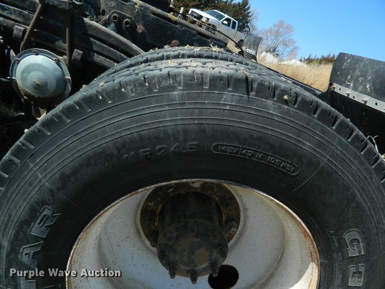 image for item DF4697 1992 White GMC  semi truck