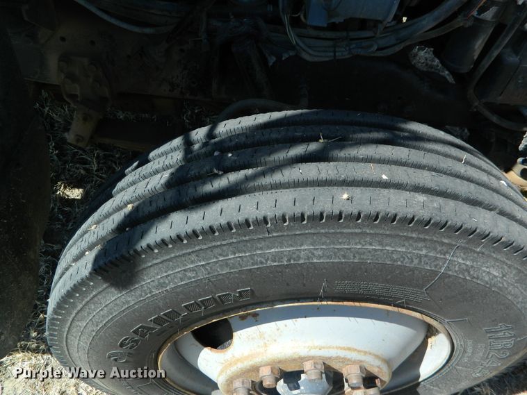 image for item DF4697 1992 White GMC  semi truck