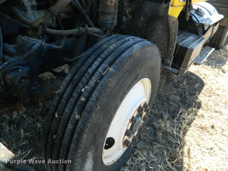 image for item DF4697 1992 White GMC  semi truck