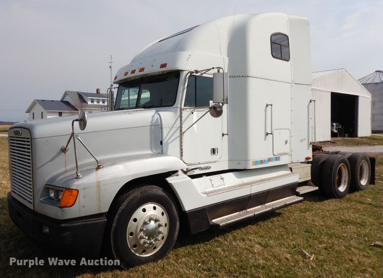 image for item DF6764 1999 Freightliner FLD 120  semi truck