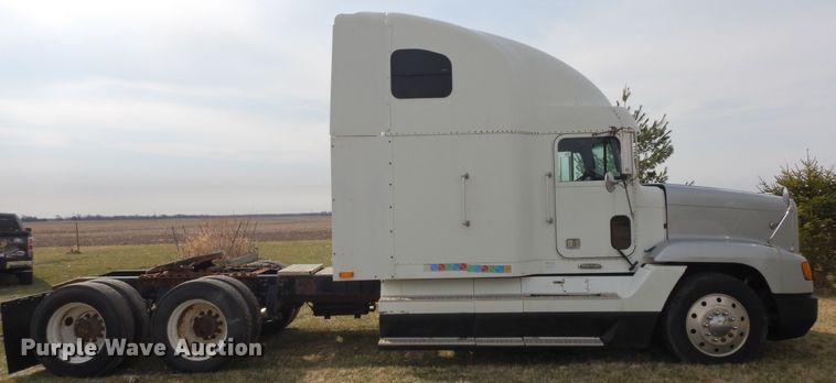 image for item DF6764 1999 Freightliner FLD 120  semi truck