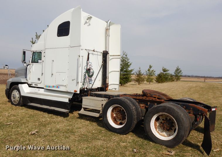 image for item DF6764 1999 Freightliner FLD 120  semi truck